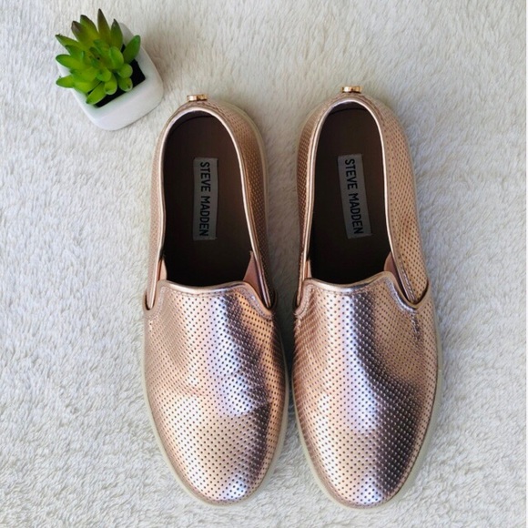 Steve Madden Shoes - Steve Madden Ezeke Rose gold slip on shoes